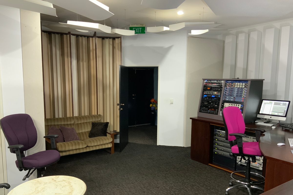 Spacious Control Room – Pink